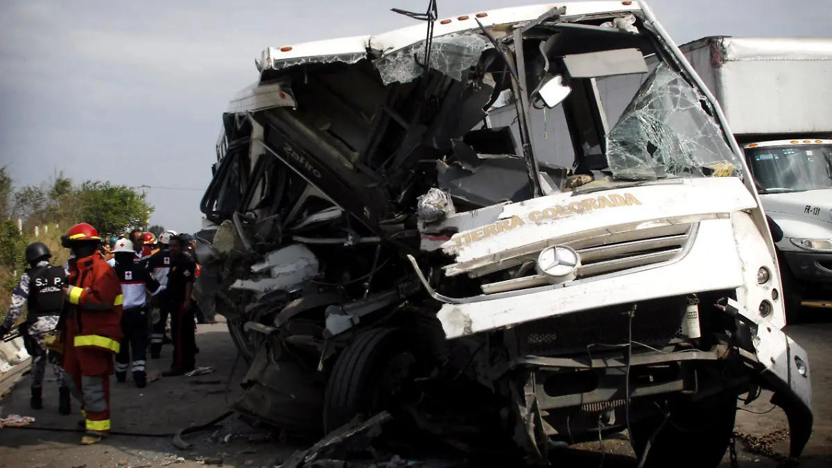 343550_Veracruz Aparatoso Accidente-6_impreso